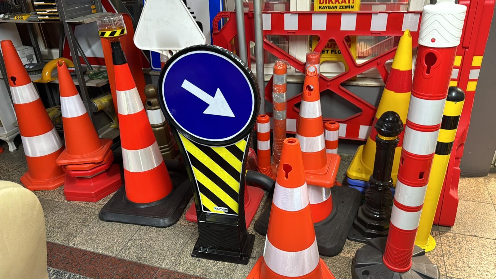 Ekonomik Duba Duba Nedir Plastik Trafik Konisi Huni Yol Otopark Dubası 52 cm Ankara